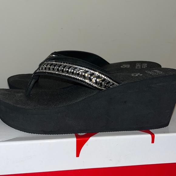 Black SO platform wedge flip flops size medium - Picture 2 of 7